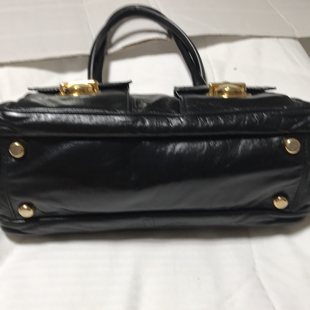 Marc Jacobs triple compartment satchel with double lock and gold tone hardware. - Picture 5 of 16